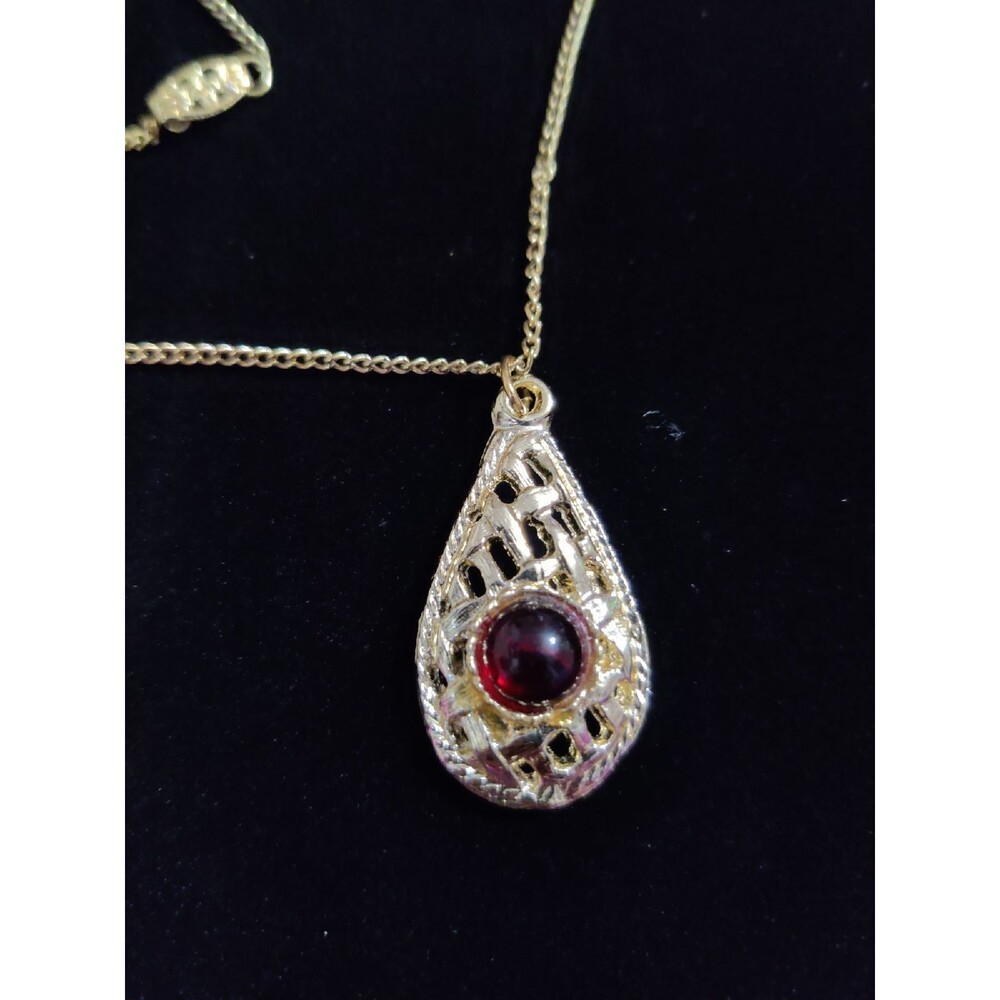 Gold tone Red Stone Necklace